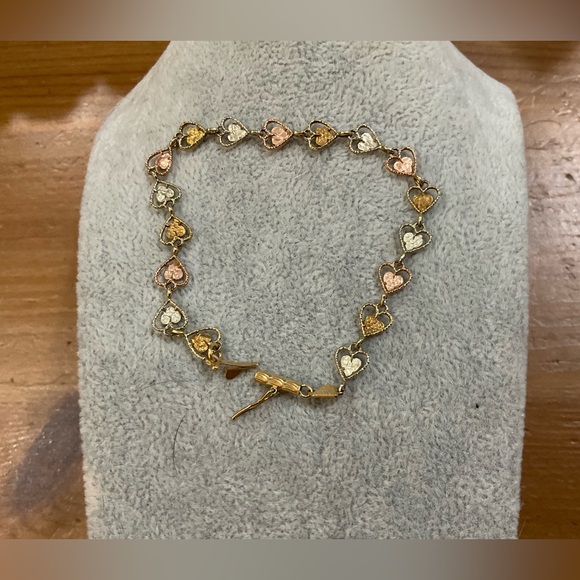 Beverly Hills Gold: 14k.tri colored gold heart shaped tennis 7” inch bracelet. - Picture 2 of 8